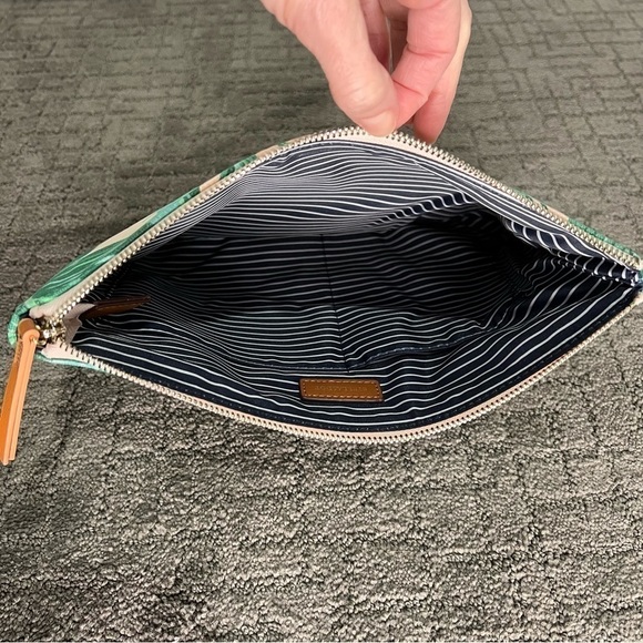 Stella & Dot -  Shake Your Palm Palms - Pouch - Picture 3 of 3